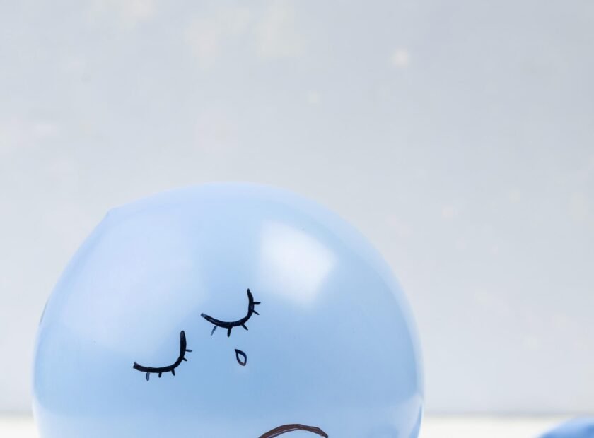 front-view-sad-balloon-blue-monday (1)