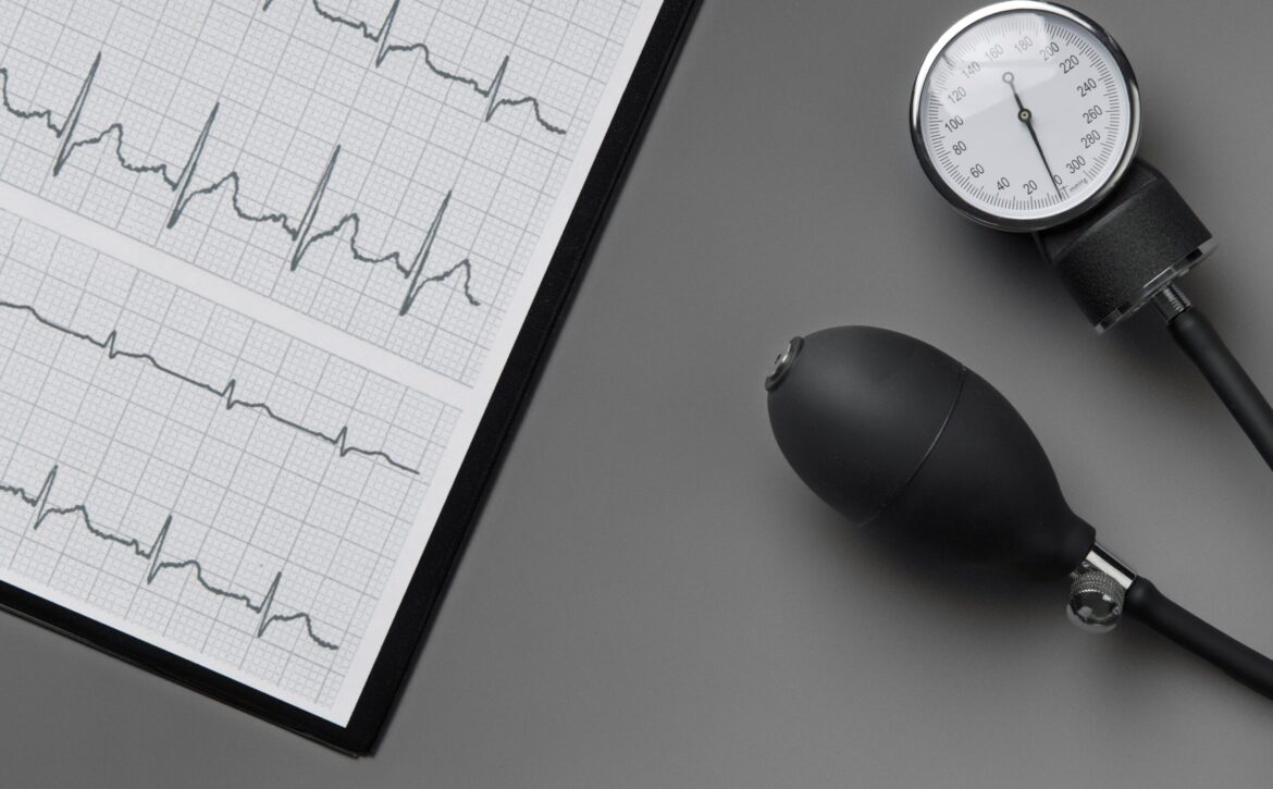 top-view-tensiometer-checking-blood-pressure-2